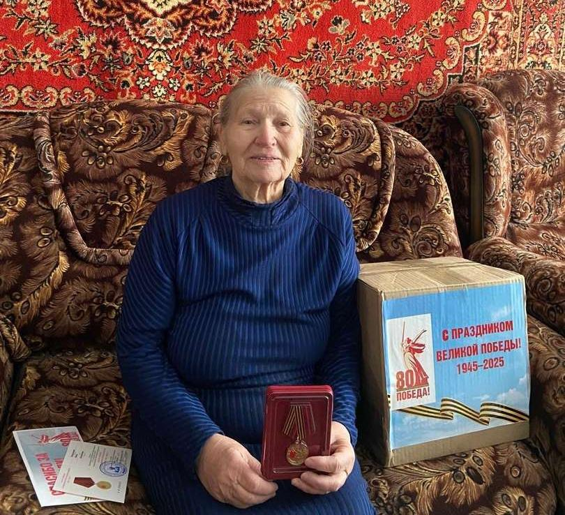 медаль к 80 летию победы вертикаль 2