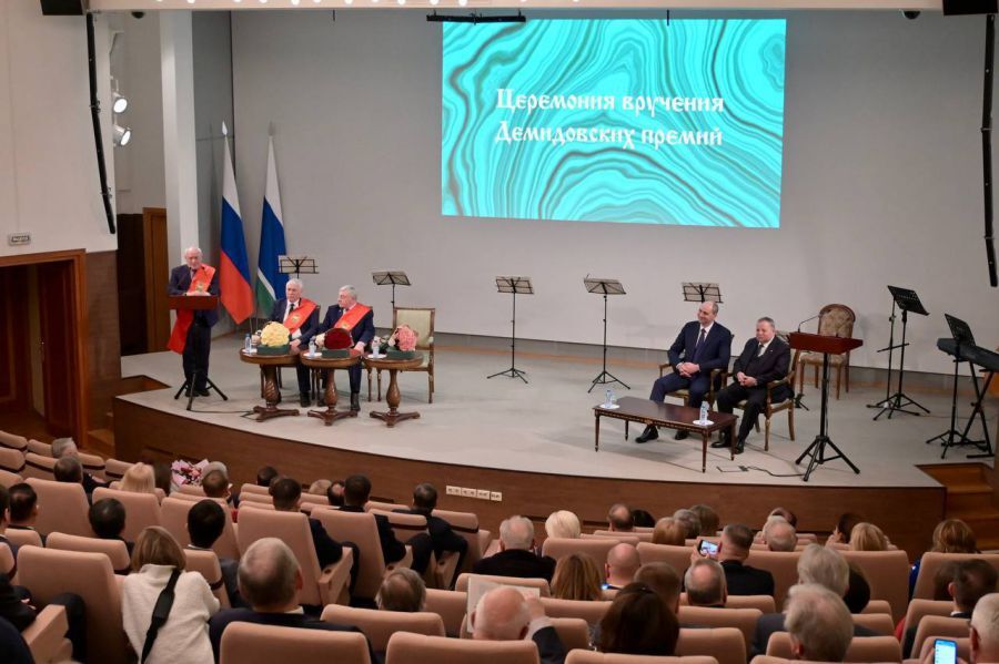 d25af121d5abdfa4004a9cfd651851da 900x